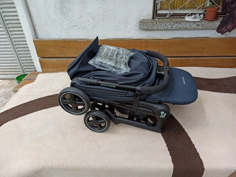 Чисто нова! Ултра лека, детска количка Maxi Cosi - Lara 2