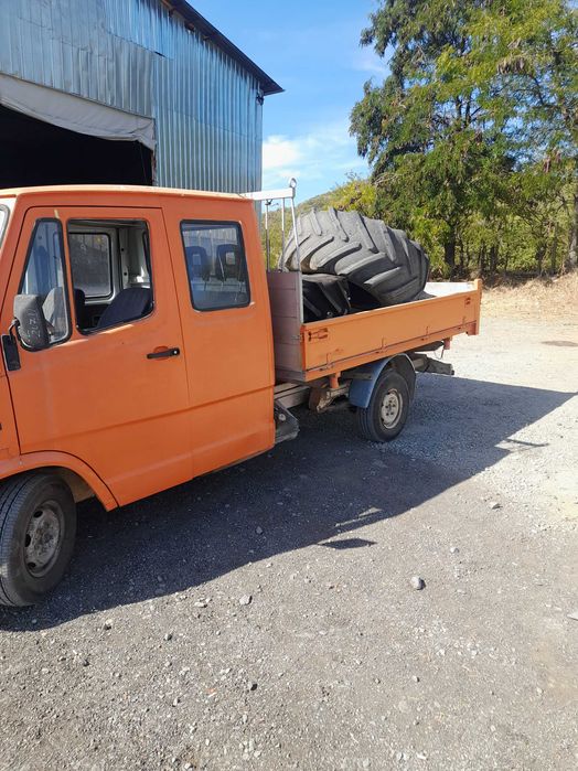 Танспортни услуги със Самосвали  3,5 тона, 15 тона и 35 тона. ,Бордови