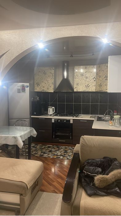 Продам 3х комнатную,студия,64кв,2 этаж