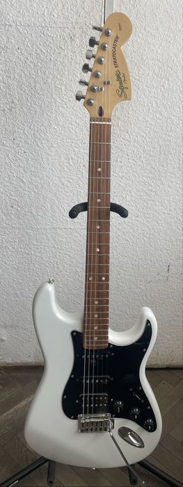 Chitara electrica Squier by Fender Standard Stratocaster