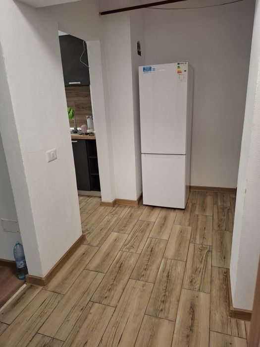 Închiriez garsoniera