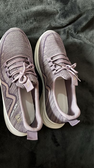 Продам кроссовки