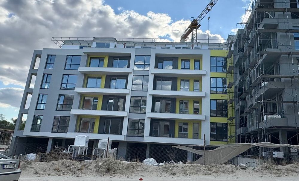 Продава  двустаен апартамент в ж.к Владислав Варненчик