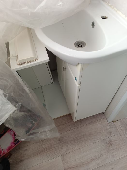 Продается раковина, шкаф и зеркало