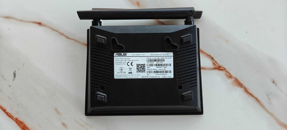 Безжичен рутер ASUS RT-N12+ B1 (N300) – отлично състояние