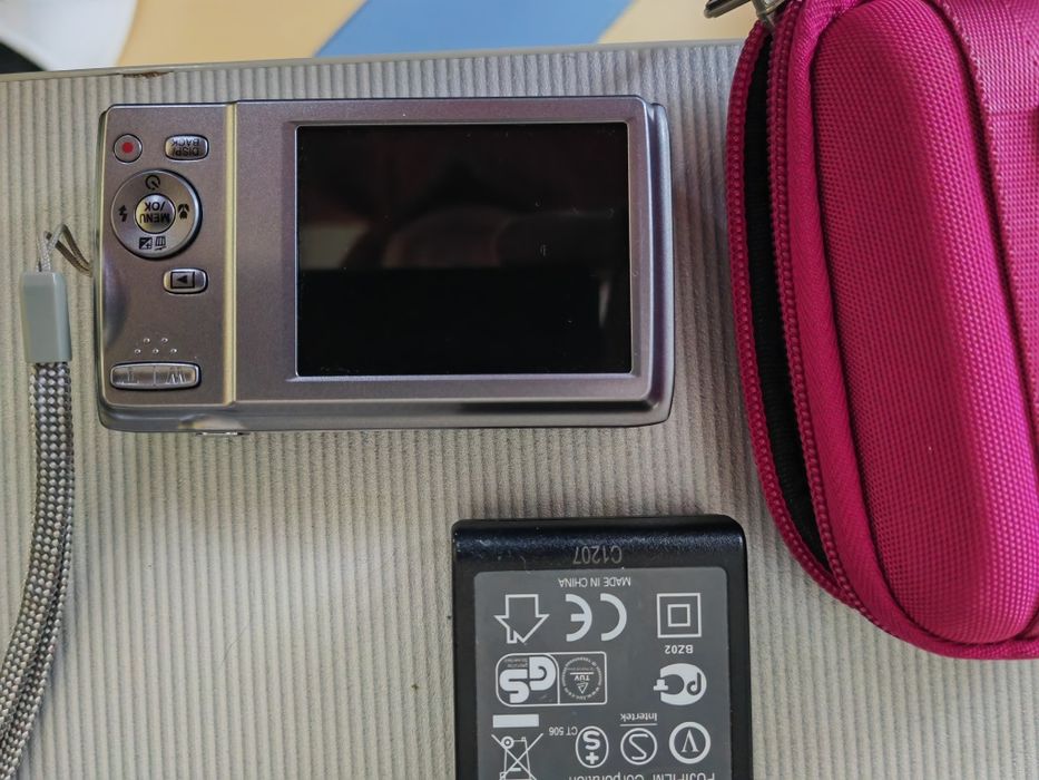 Fujifilm FinePix J Series JZ100 / JZ110 14.0MP Digital Camera - Black