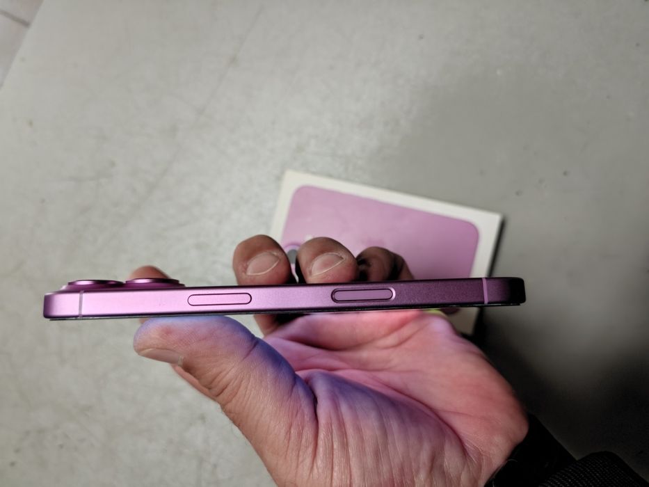 iPhone 16 256GB.