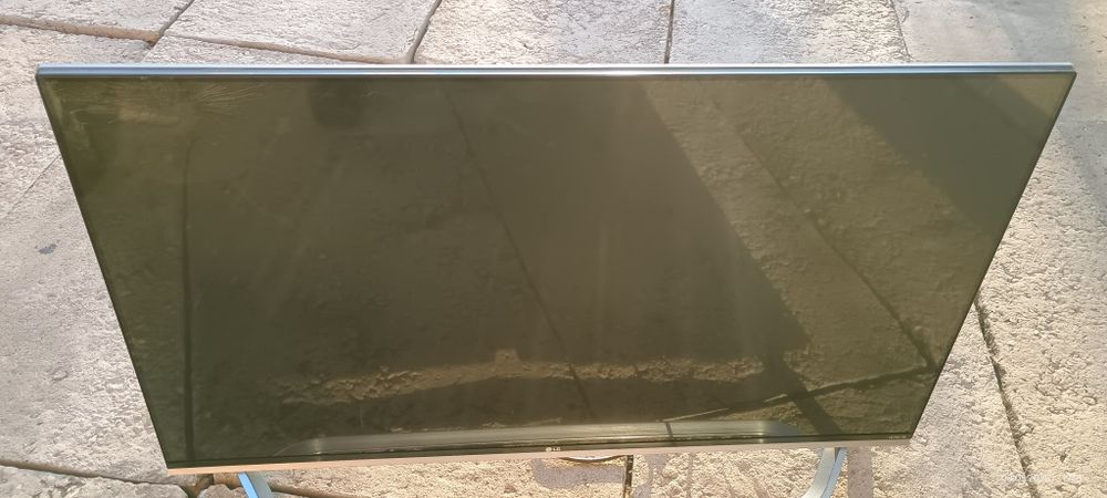 Телевизор LG 49 UF 850 V - ЗА ЧАСТИ-Пукнат.