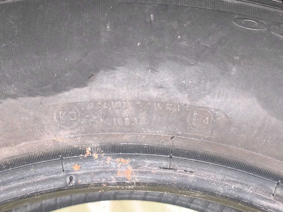 Летни автомобилни гуми- 2 Pirelli, 2 Uniroyal