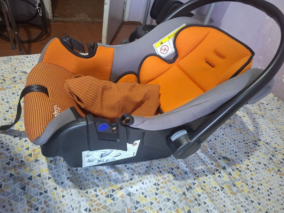 Автомобильное кресло