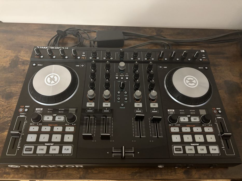Consola Traktor S4 mk2+ 2 decksavere