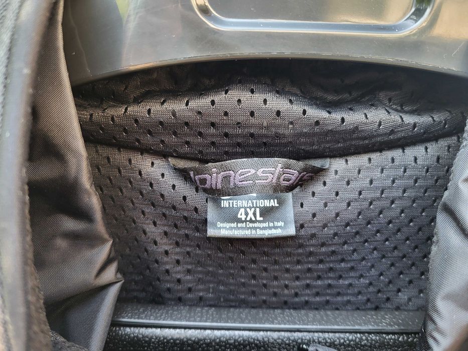 Висок клас яке и ръкавици за мотоциклетисти