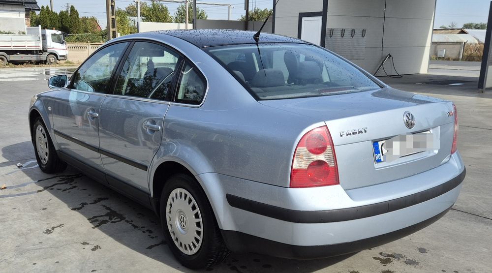 Volkswagen Passat b5.5 (3BG)berlină( sedan),înmatriculată  în RO