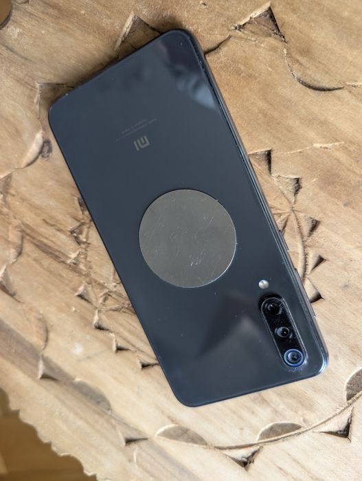 Xiaomi MI 9SE - 64 GB + 2 huse