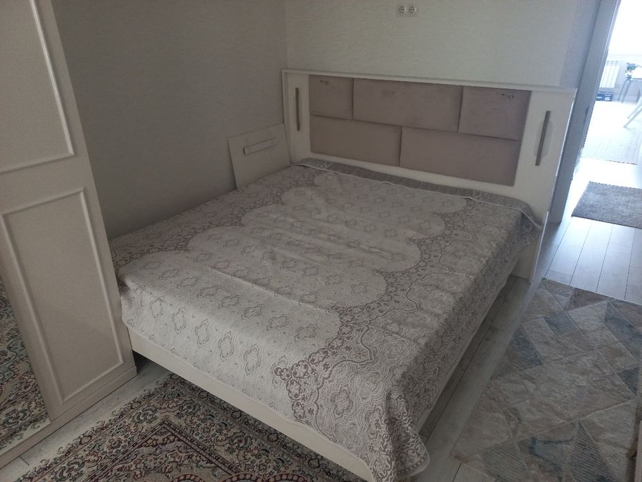 Двухспальный кровать
