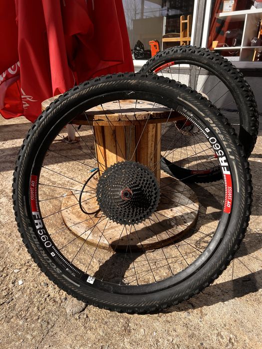 Капли Industry Nine, шини DT Swiss и HOPE