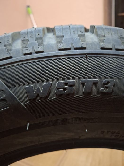 Продам компоект . Зимних шины . Шипованные