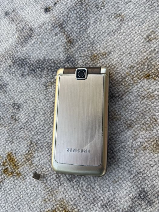 Самсунг с 3600 в идеалее.