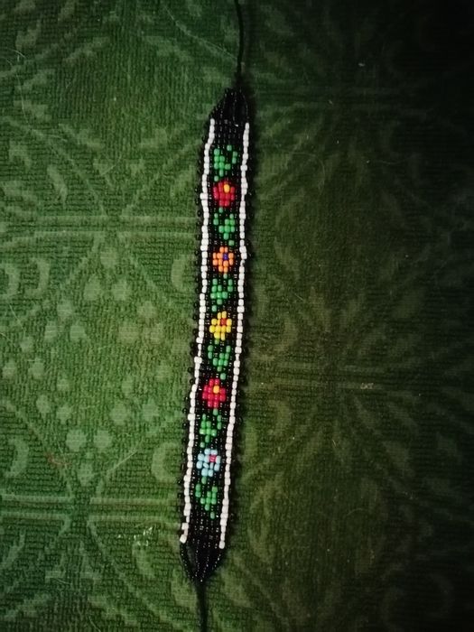 Bratara  margele cu motive tradiționale cusuta manual