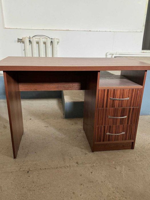 Письменный стол с тумбочкой