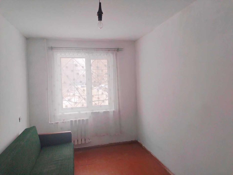 продам трехкомнатную квартиру