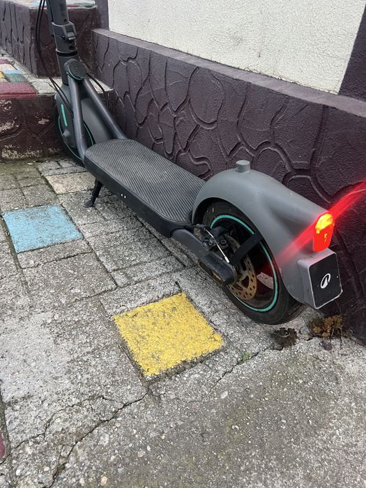 Trotineta electrica B-Twin