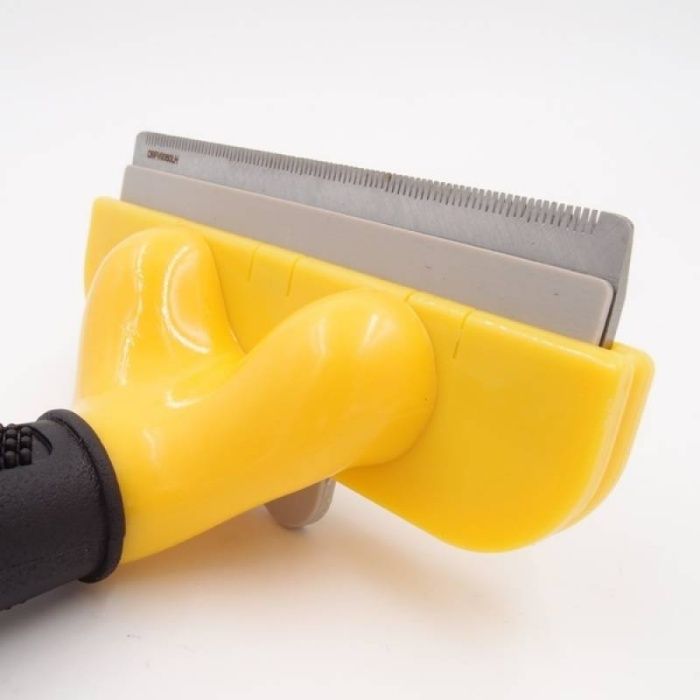 Гребен за груминг с бутон за кучета и котки