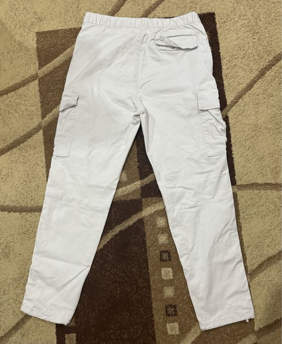 Бели каргота Bershka