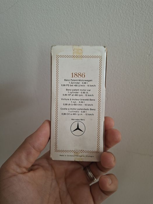 Два модела на коли Mercedes