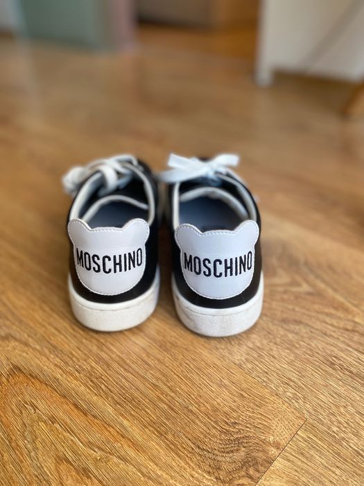 Оригинални Дамски  кецове от естествена кожа  LOVE MOSCHINO номер 38