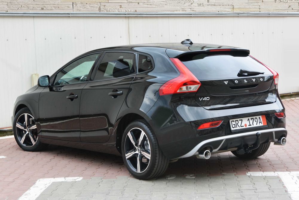 Volvo V40 / 2.0 / Diesel / R-Design / Keyless