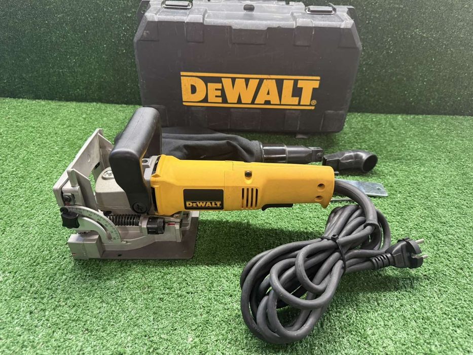 Бисквит машина на DeWALT DCW682NT