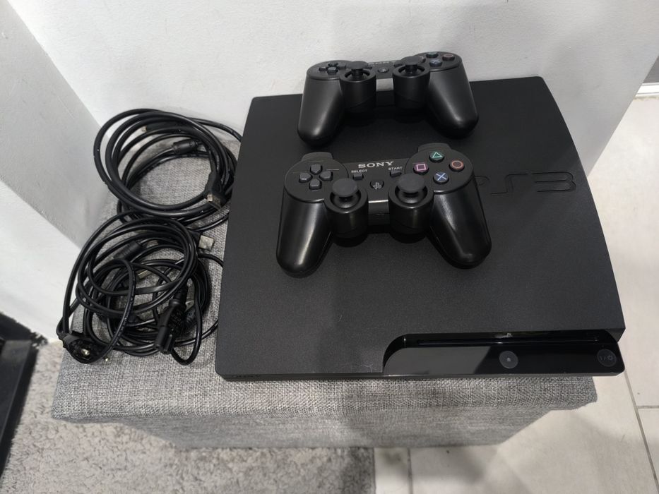 PlayStation 3 с 2 контролера +19игри