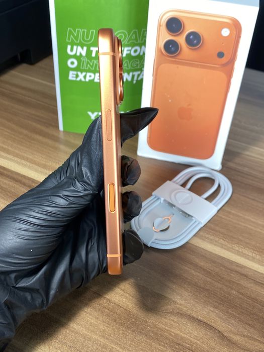 iPhone 17 Pro • 256 GB • Cosmic Orange