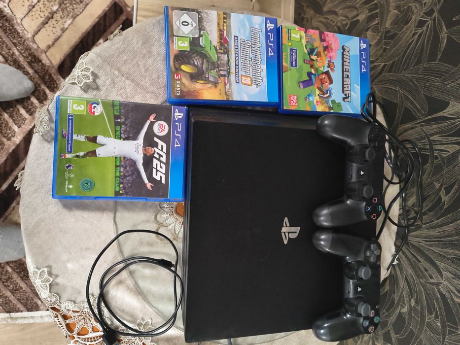 Vând ps 4 pro și 3 jocuri.