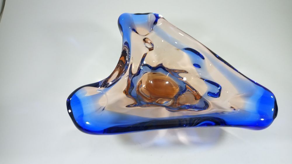 Продается  - ваза для цветов , цветное стекло ,  богема .