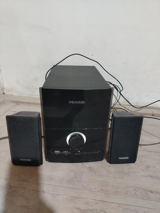 Microlab kolonka sotiladi