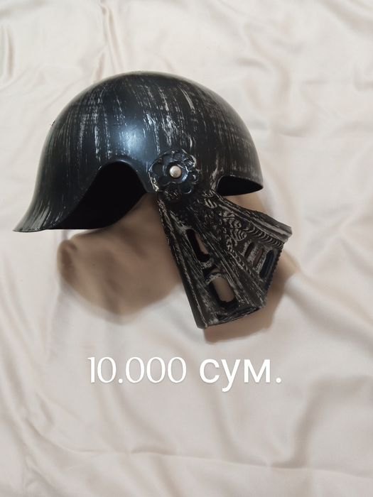 Детское рыцарское воаружение щиты, мечи, шлем и защита.