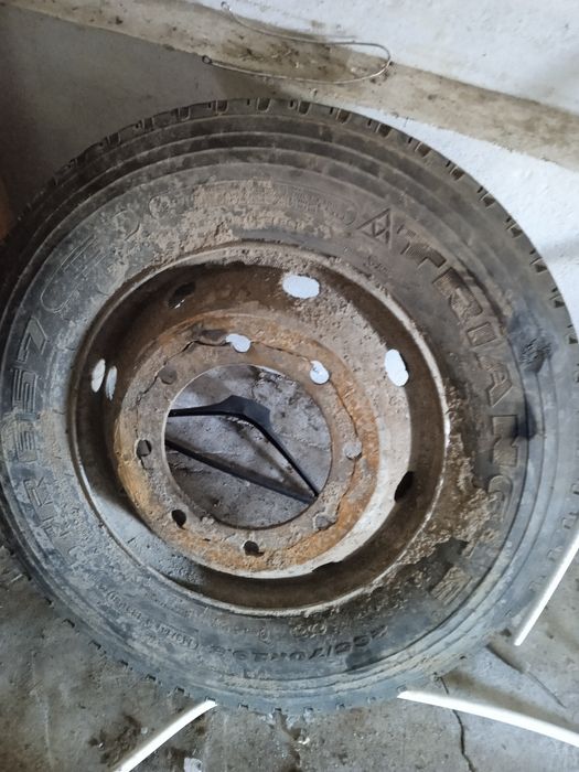 Продам колесо в заборе