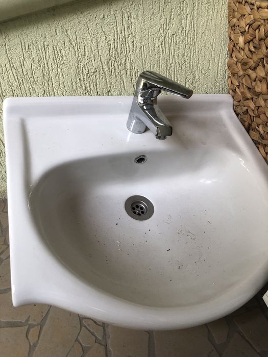 Vând lavoar, baterie, dulap