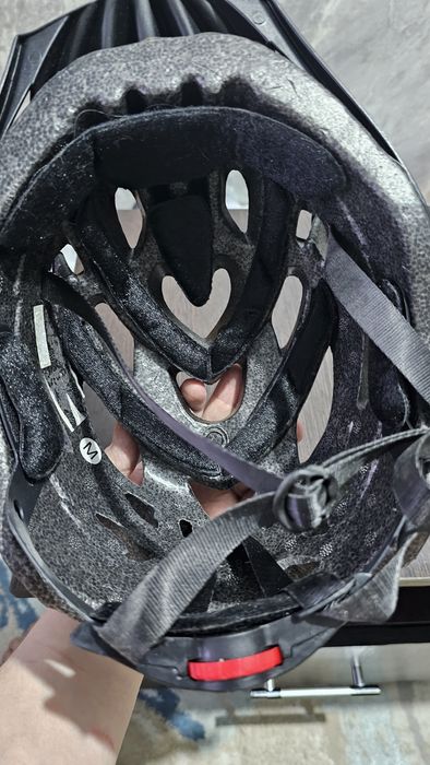 Продам велошлем черный
