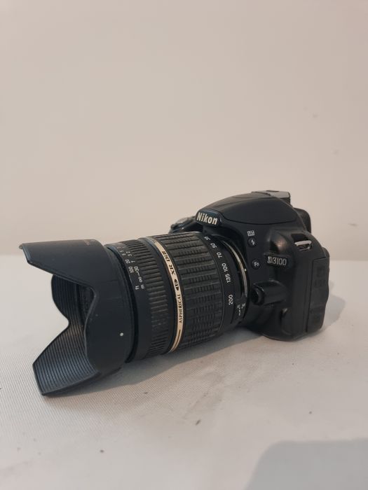 Nikon D3100 cu obiectiv Tamron 18-200mm