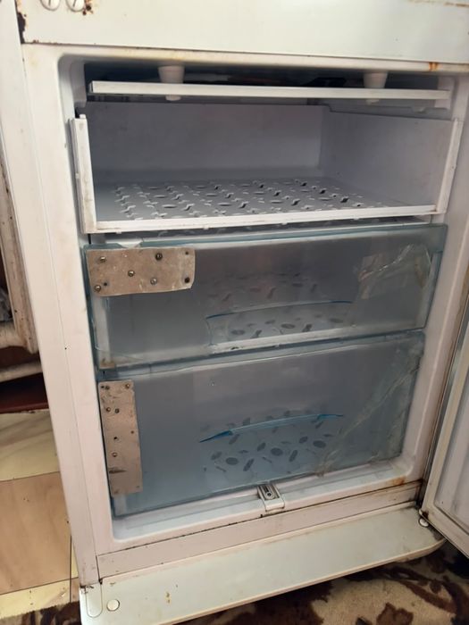 Продам рабочий холодильник б/у