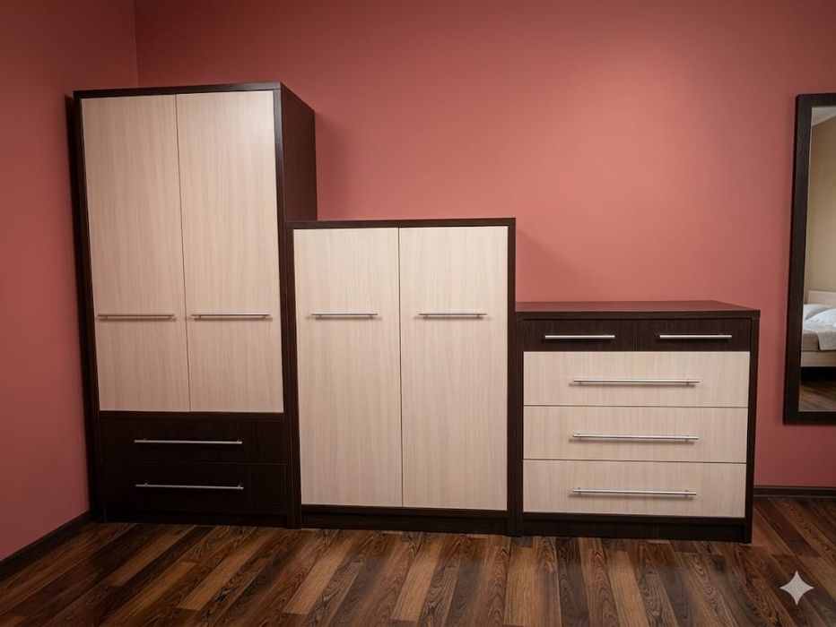 Шкафы, комод, стол, зеркало