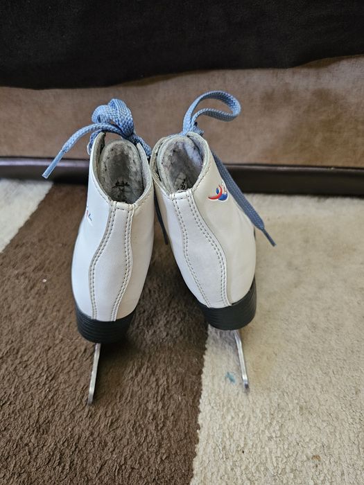 Коньки фигурные  28 размер