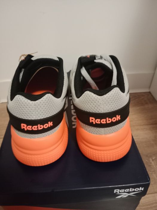 Adidași marca Rebook
