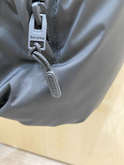 Vand vesta neagra Bershka