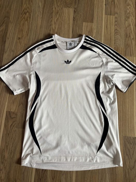 Тениска adidas M размер