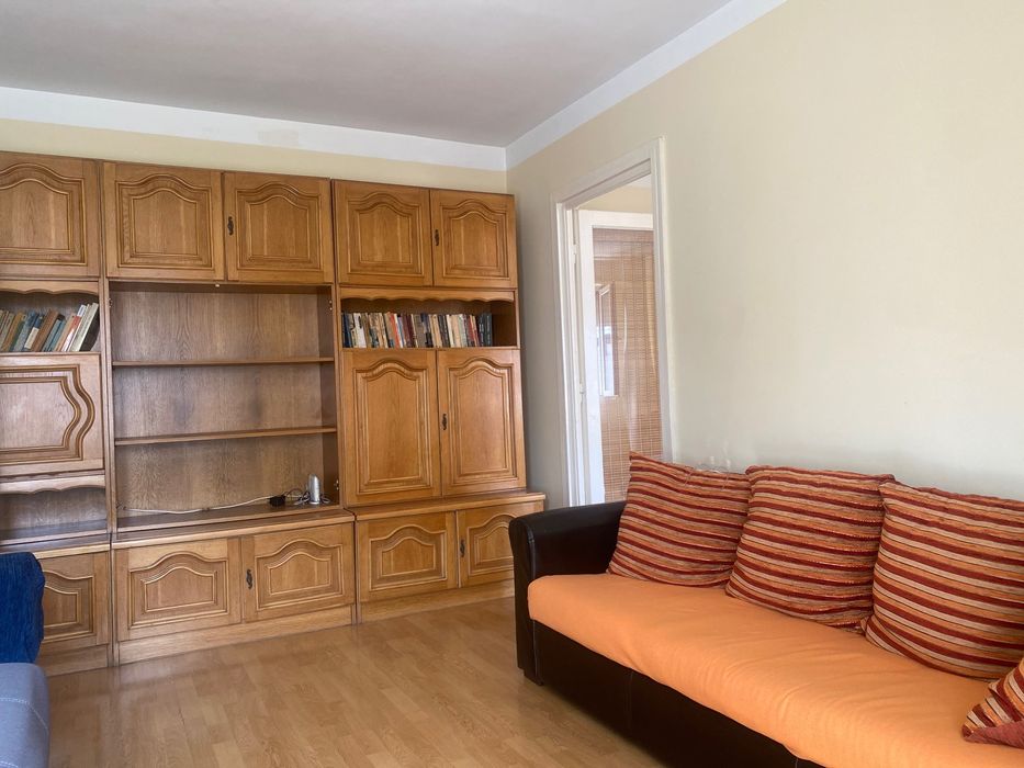 Dau în chirie apartament