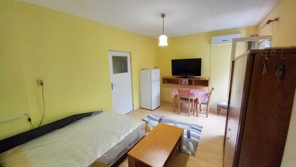 Дава се под наем Едностаен апартамент в София, Хладилника - 30 кв.м за 278.97 € - Снимка #3